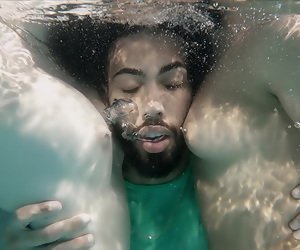 https://tubedupe.com/video/220342/social-sluts-blow-delivery-guy-underwater/?promoid=151637