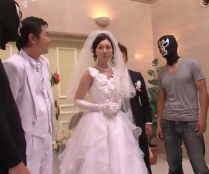 https://analdin.com/videos/458798/yui-tatsumi-off-season-flowering-gangbang-wedding-aisle/