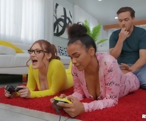 https://hellporno.com/videos/energized-gaming-girls-decide-to-pause-a-little-and-fuck/?promoid=151637