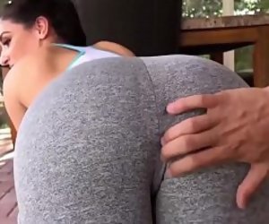 https://www.sexyporn.tv/videos/52774748-son-helps-his-horny-mother-do-yoga-in-sexy-tights.html
