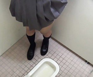 https://nuvid.com/video/3199903/pee-dripping-japanese-ho