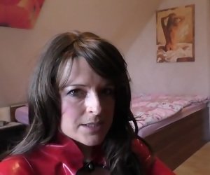 https://upornia.com/videos/1332388/brunette-milf-in-latex-getting-ready-to-cum/?promo=14897